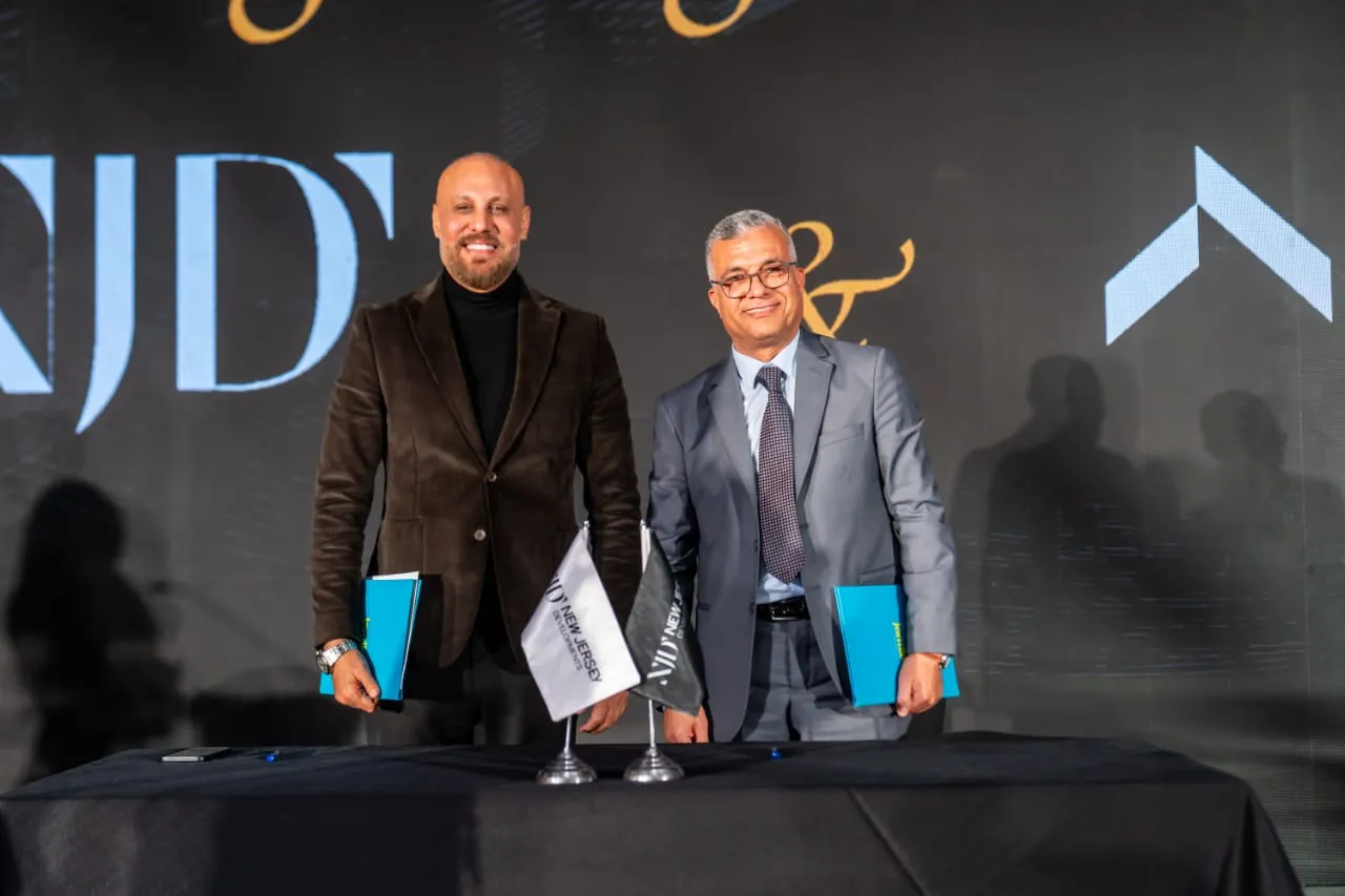 Girgis Youssef Signing Contract with Dr Kamal el komy CEO of Emac Lagoons