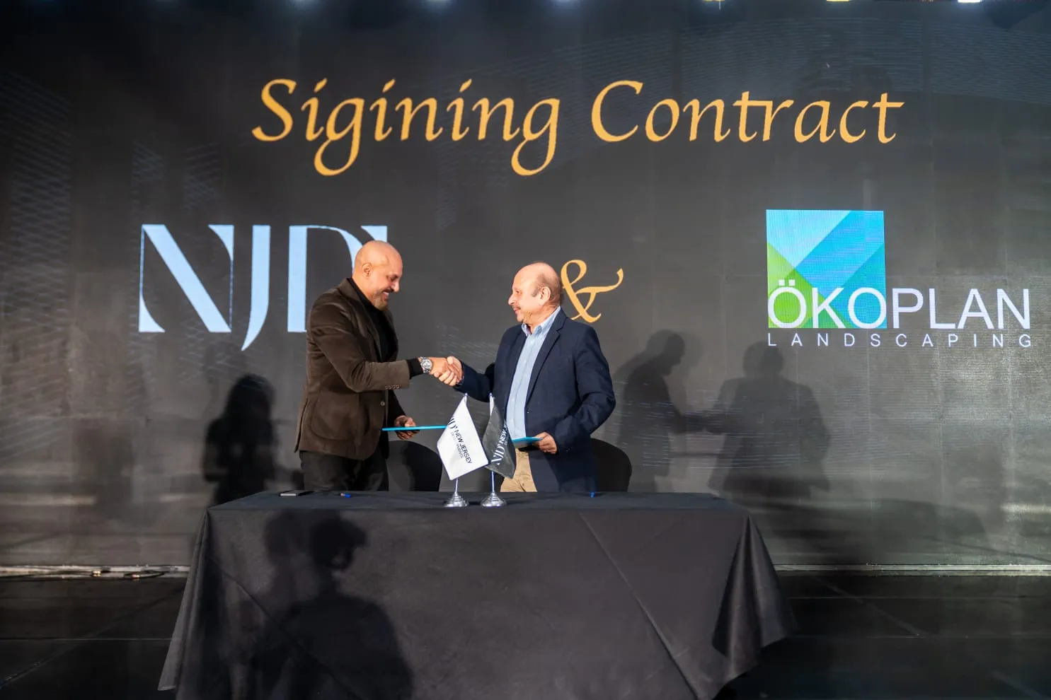 Girgis Youssef Signing Contract with Dr Tarik Sobhi CEO of OKO Plan