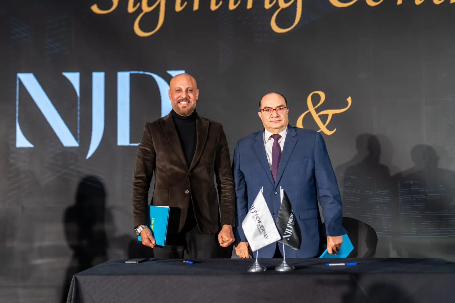 Girgis Youssef Signing Contract With Dr.bdul Hamid ahmed CEO of SAG